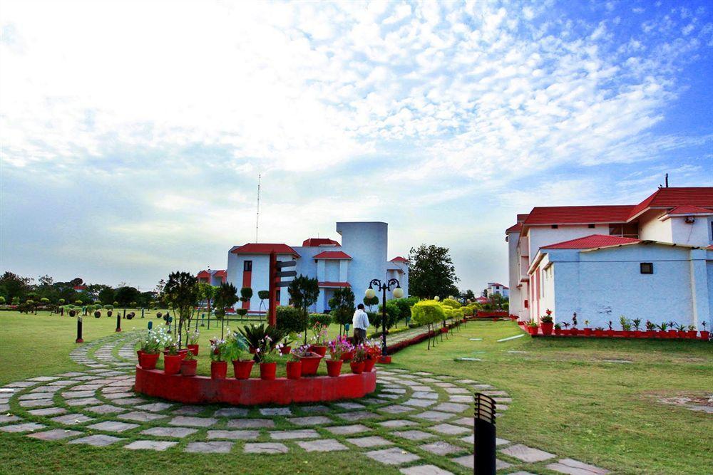 Naturoville Ayurvedic And Yoga Retreat Hotel Rishikesh Ngoại thất bức ảnh