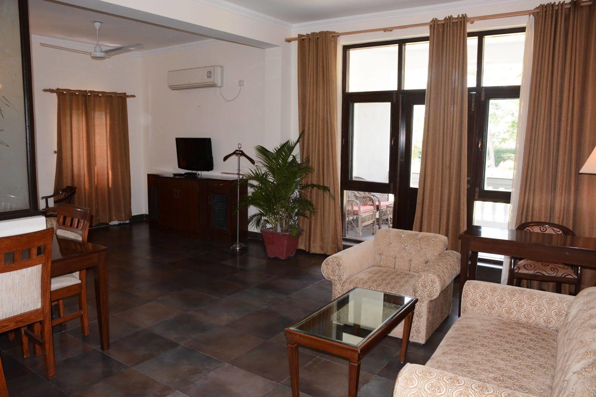 Naturoville Ayurvedic And Yoga Retreat Hotel Rishikesh Ngoại thất bức ảnh