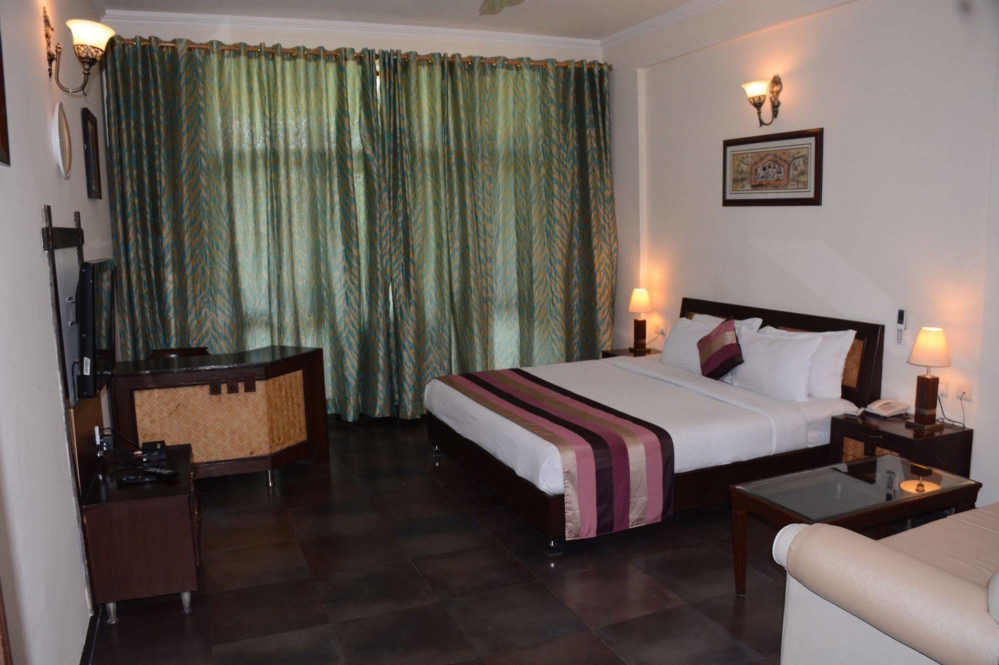 Naturoville Ayurvedic And Yoga Retreat Hotel Rishikesh Ngoại thất bức ảnh