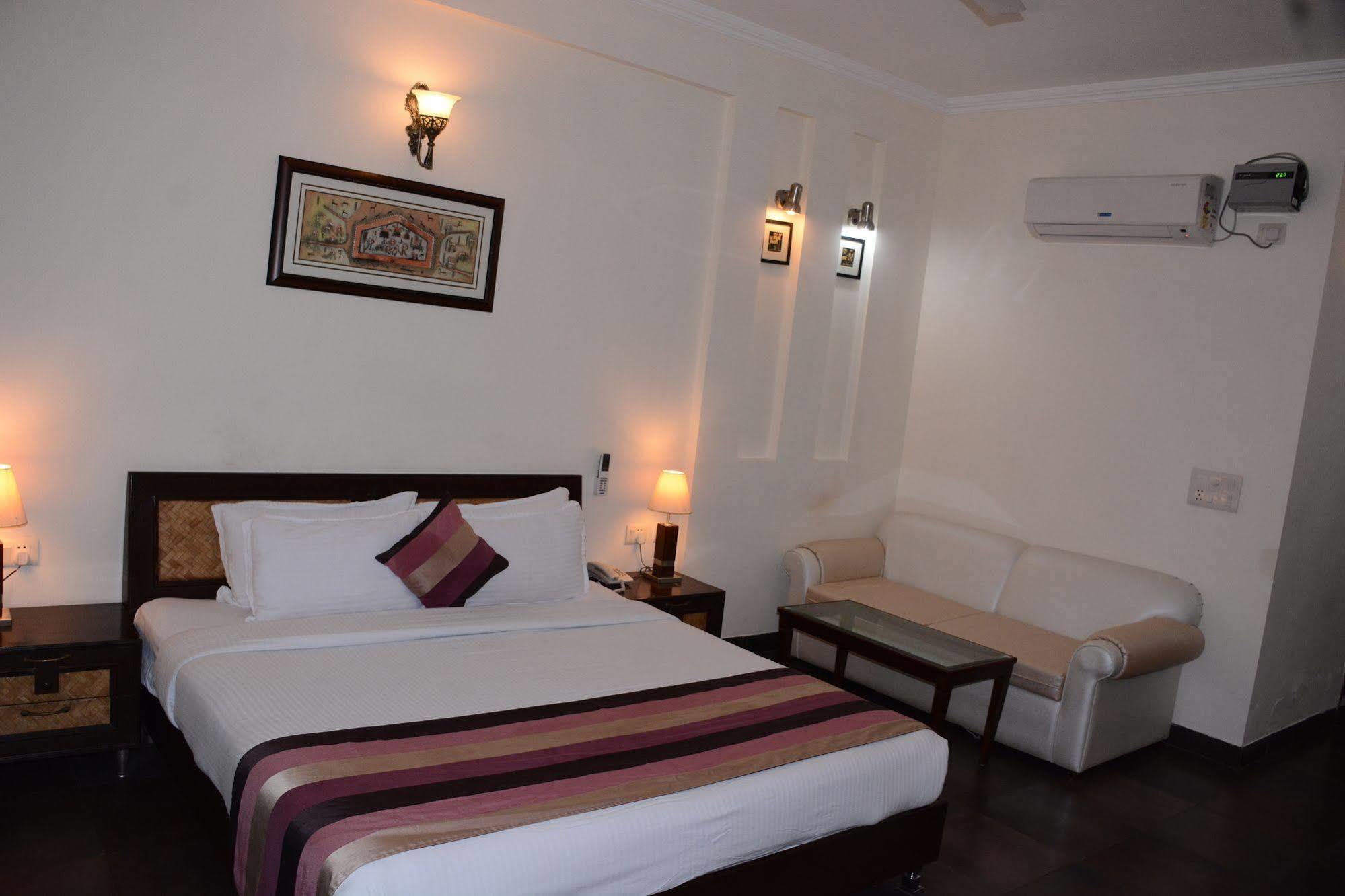 Naturoville Ayurvedic And Yoga Retreat Hotel Rishikesh Ngoại thất bức ảnh