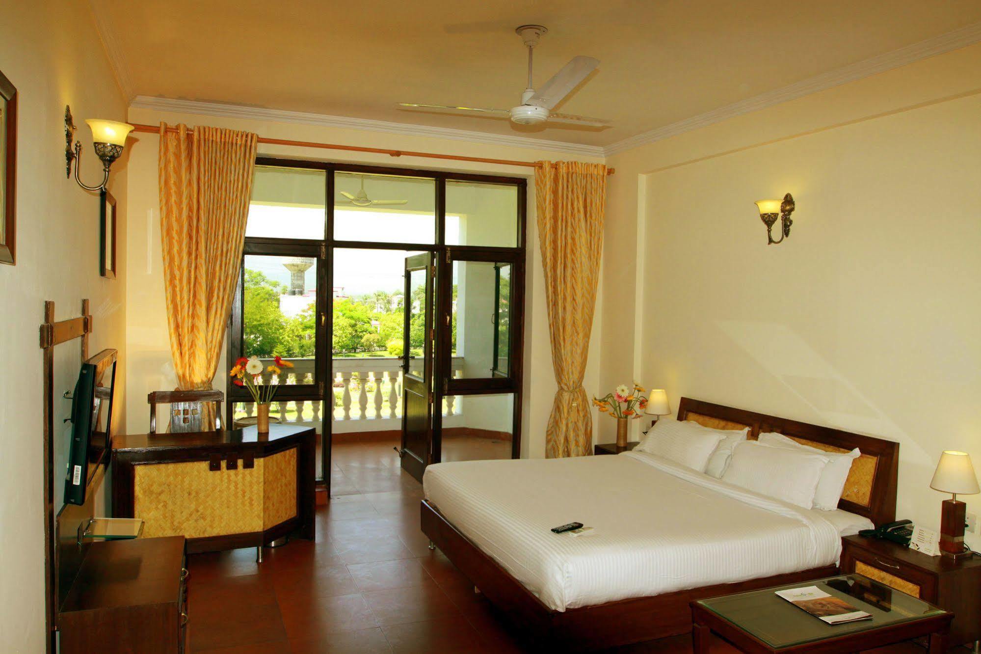 Naturoville Ayurvedic And Yoga Retreat Hotel Rishikesh Ngoại thất bức ảnh