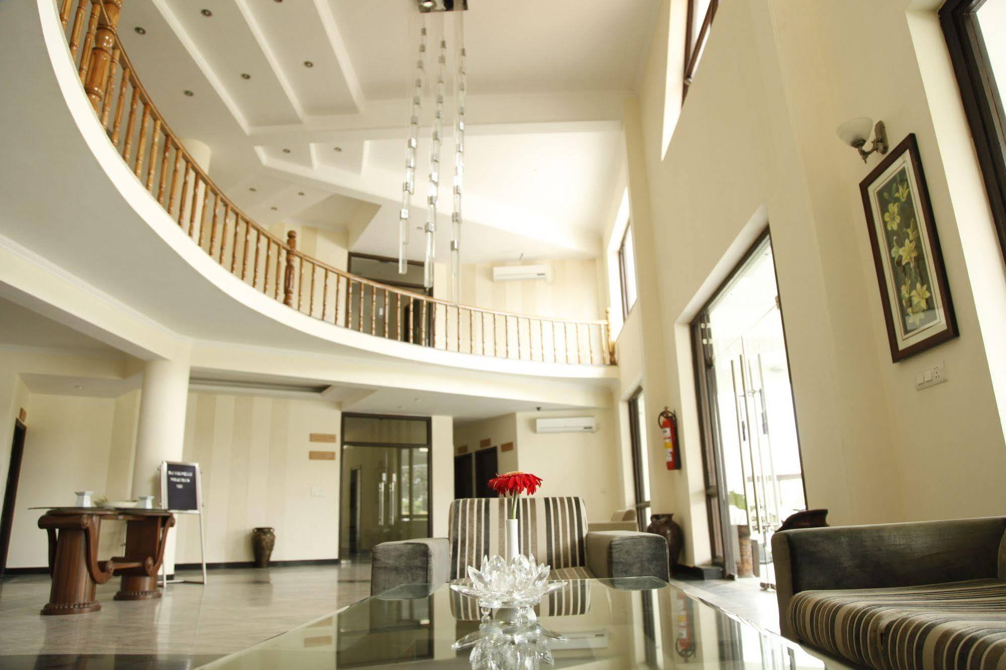 Naturoville Ayurvedic And Yoga Retreat Hotel Rishikesh Ngoại thất bức ảnh