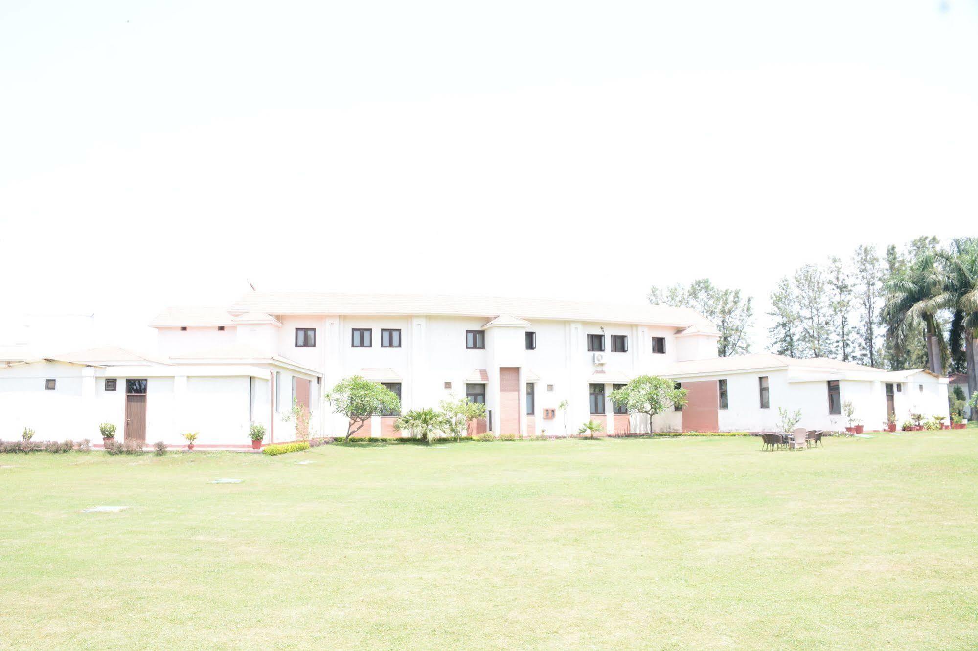 Naturoville Ayurvedic And Yoga Retreat Hotel Rishikesh Ngoại thất bức ảnh