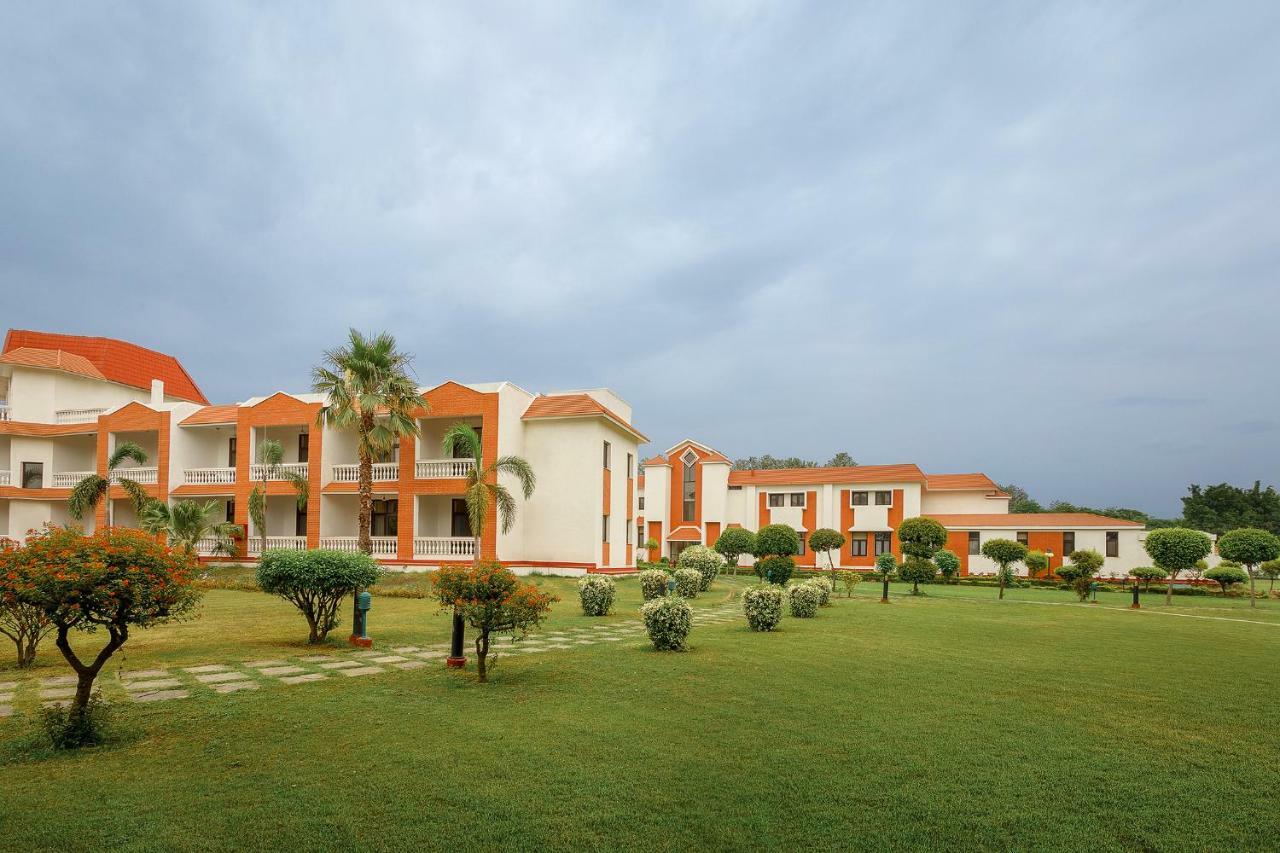 Naturoville Ayurvedic And Yoga Retreat Hotel Rishikesh Ngoại thất bức ảnh